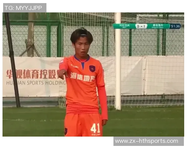 国脚谢文能现身西班牙人训练基地韩德宝等小将积极参与训练提升技艺